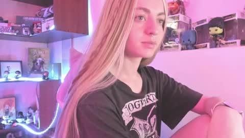 Camila     2 online show from 01/09/25, 07:08