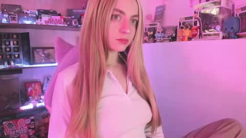 Camila     2 online show from 01/14/25, 07:21