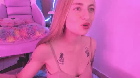 Camila     2 online show from 01/19/25, 02:25