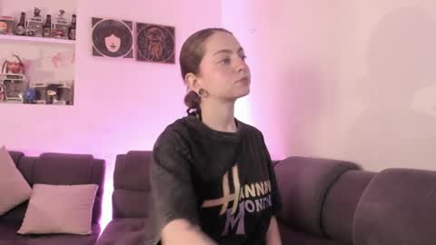 Camila     2 online show from 04/02/26, 12:08