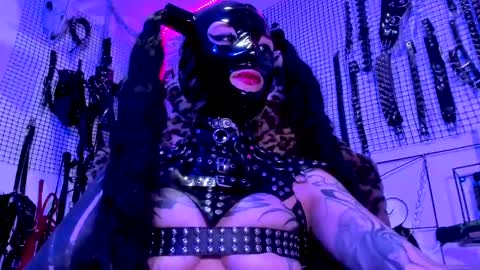 Snapshot of agathamoonn chatting on 02/27/25, 10:31 Agatha Fox online show from 02/27/25, 10:31