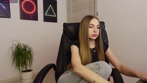 Agelina Lilly Laura online show from 02/16/25, 10:32