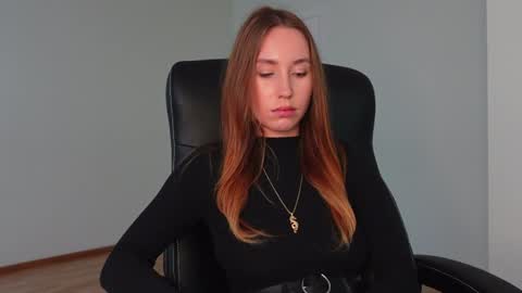 Agelina Lilly Laura online show from 10/21/25, 02:07