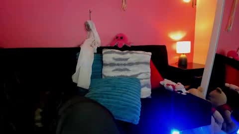  ines  online show from 10/15/25, 02:06