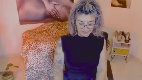 Lily online show from 01/12/25, 03:28