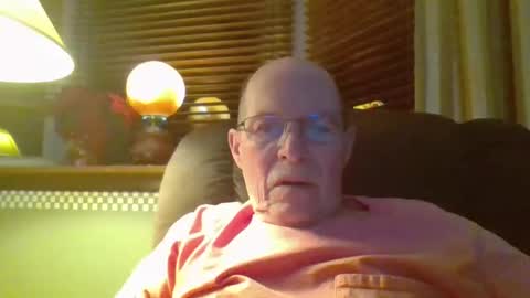 aguynrkfrd online show from 12/22/24, 09:44