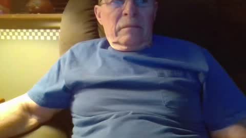 aguynrkfrd online show from 12/25/24, 09:34