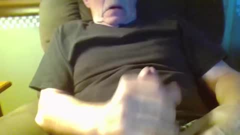 aguynrkfrd online show from 01/03/25, 10:52