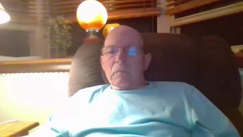 aguynrkfrd online show from 09/21/25, 09:22