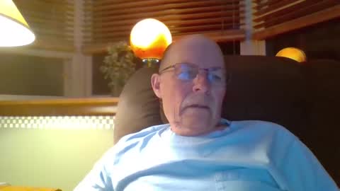 aguynrkfrd online show from 10/02/25, 09:27