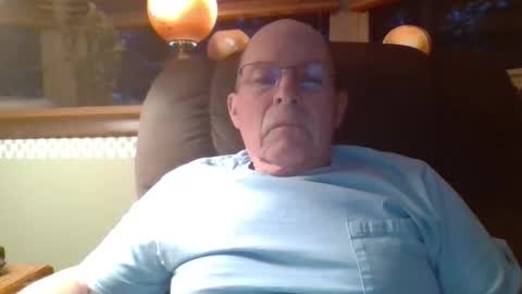 aguynrkfrd online show from 11/09/25, 10:41