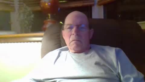 aguynrkfrd online show from 12/14/25, 09:47