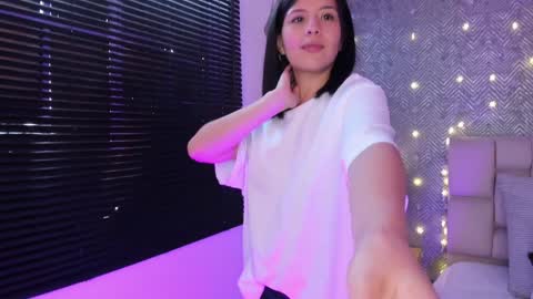 Snapshot of ah_mara chatting on 01/16/25, 02:51 Ahmara online show from 01/16/25, 02:51