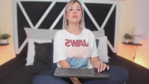 Ahmara  online show from 12/20/25, 12:01