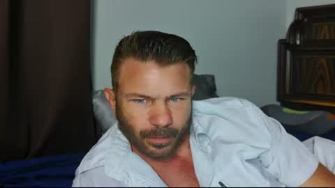 Snapshot of ahardman10 chatting on 07/08/26, 01:43 Blue Eyed Handsome Man online show from 07/08/26, 01:43