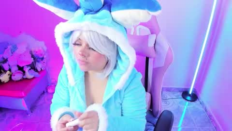 Snapshot of ahri_elderwood chatting on 12/17/25, 03:34 Ahri help me get to 100 online show from 12/17/25, 03:34