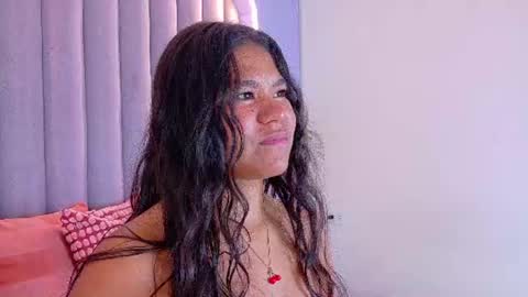 Snapshot of ahslyevans__ chatting on 07/07/26, 07:40 AHSLY online show from 07/07/26, 07:40