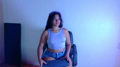Snapshot of ahslyevans__ chatting on 07/11/26, 07:49 AHSLY online show from 07/11/26, 07:49
