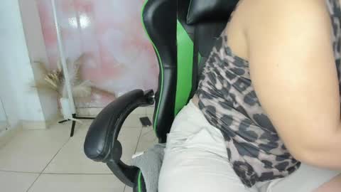 Snapshot of aida_rose chatting on 04/22/26, 09:38 karoline online show from 04/22/26, 09:38