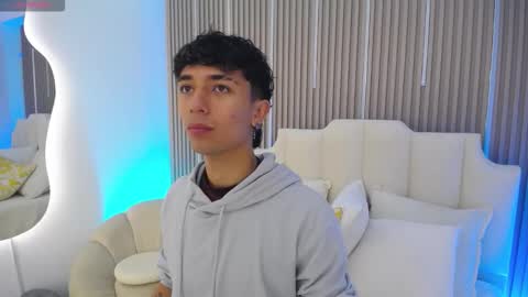 Snapshot of aiden_rivers_ chatting on 03/10/26, 01:05 Aiden online show from 03/10/26, 01:05