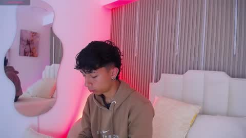 Snapshot of aiden_rivers_ chatting on 03/24/26, 12:43 Aiden online show from 03/24/26, 12:43