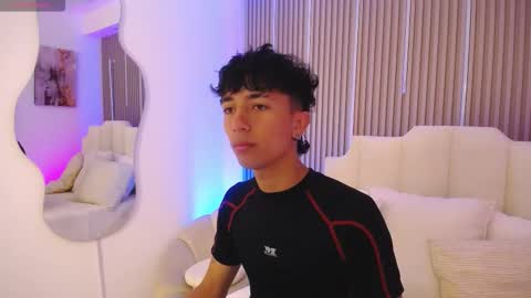 Snapshot of aiden_rivers_ chatting on 03/25/26, 01:06 Aiden online show from 03/25/26, 01:06