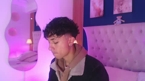 Snapshot of aiden_rivers_ chatting on 04/08/26, 12:49 Aiden online show from 04/08/26, 12:49