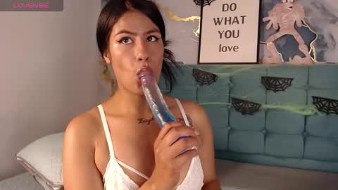 Ailyn online show from 10/31/25, 04:41