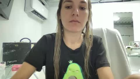 Snapshot of ailebun chatting on 12/14/24, 04:23 Aile online show from 12/14/24, 04:23