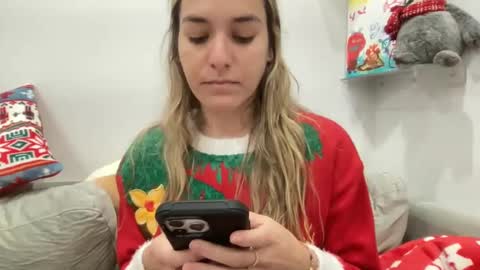 Snapshot of ailebun chatting on 12/25/24, 06:52 Aile online show from 12/25/24, 06:52