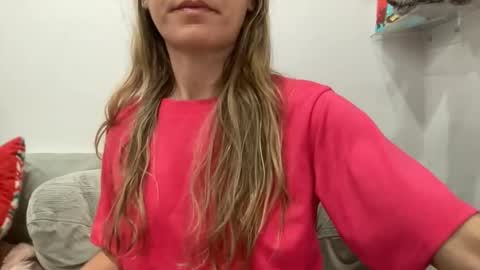 Snapshot of ailebun chatting on 12/26/24, 02:44 Aile online show from 12/26/24, 02:44