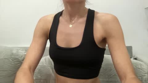 Snapshot of ailebun chatting on 12/31/24, 11:53 Aile online show from 12/31/24, 11:53