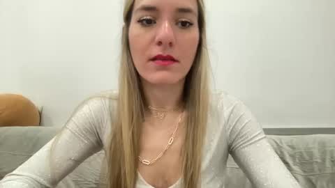 Snapshot of ailebun chatting on 01/01/25, 02:19 Aile online show from 01/01/25, 02:19