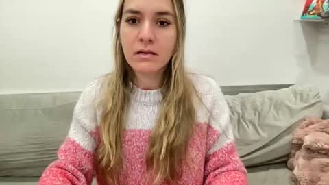 Snapshot of ailebun chatting on 01/16/25, 04:28 Aile online show from 01/16/25, 04:28