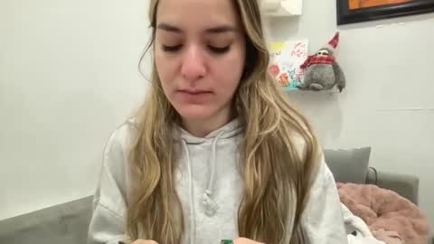 Snapshot of ailebun chatting on 01/25/25, 02:04 Aile online show from 01/25/25, 02:04