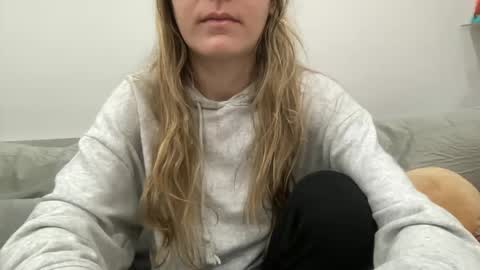 Snapshot of ailebun chatting on 01/25/25, 06:35 Aile online show from 01/25/25, 06:35