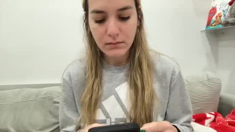 Snapshot of ailebun chatting on 01/26/25, 01:52 Aile online show from 01/26/25, 01:52