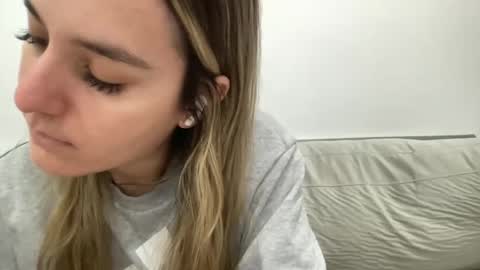 Snapshot of ailebun chatting on 01/26/25, 11:06 Aile online show from 01/26/25, 11:06