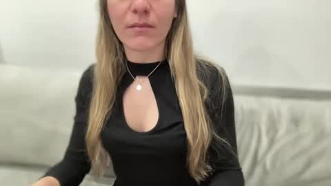 Snapshot of ailebun chatting on 02/03/25, 11:42 Aile online show from 02/03/25, 11:42