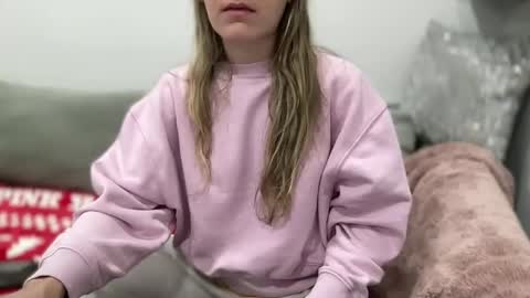 Snapshot of ailebun chatting on 02/07/25, 08:01 Aile online show from 02/07/25, 08:01