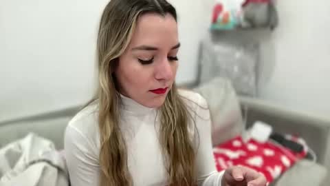 Snapshot of ailebun chatting on 02/08/25, 06:54 Aile online show from 02/08/25, 06:54