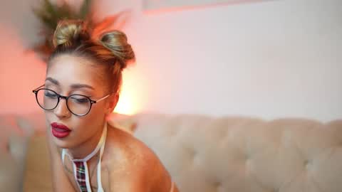  Aileen  online show from 10/05/25, 06:39