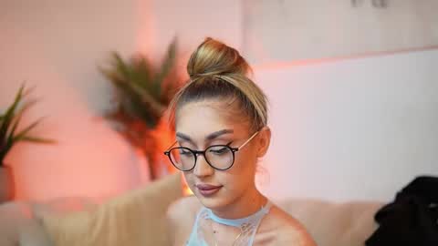  Aileen  online show from 10/28/25, 07:38