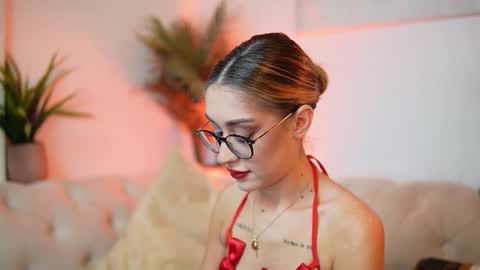  Aileen  online show from 11/11/25, 07:14