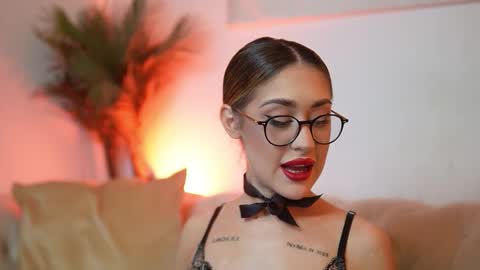  Aileen  online show from 11/24/25, 08:08