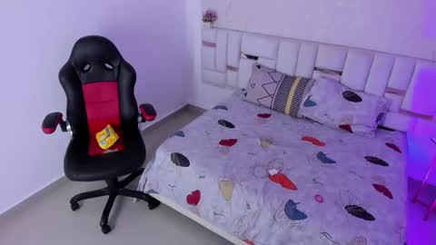  Ainoa online show from 11/26/25, 11:11