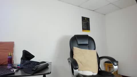 Aisha online show from 12/02/25, 05:02