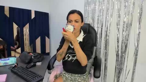 Aisha online show from 06/05/26, 07:52