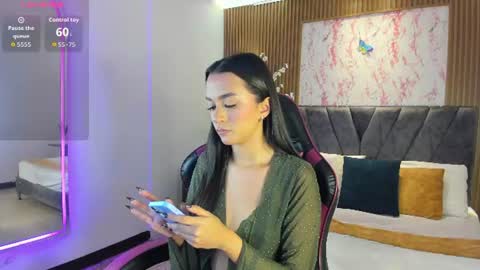 Snapshot of aisha_vex chatting on 07/19/26, 02:32 Aisha online show from 07/19/26, 02:32