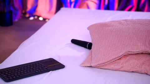 Lora online show from 01/06/25, 12:13